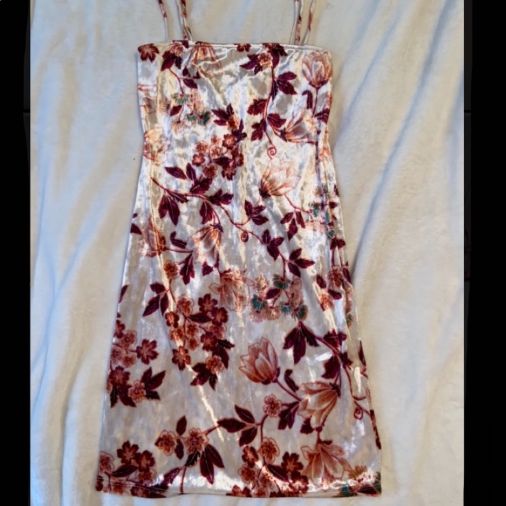 Forever 21 velvet dress - Picture 1 of 2